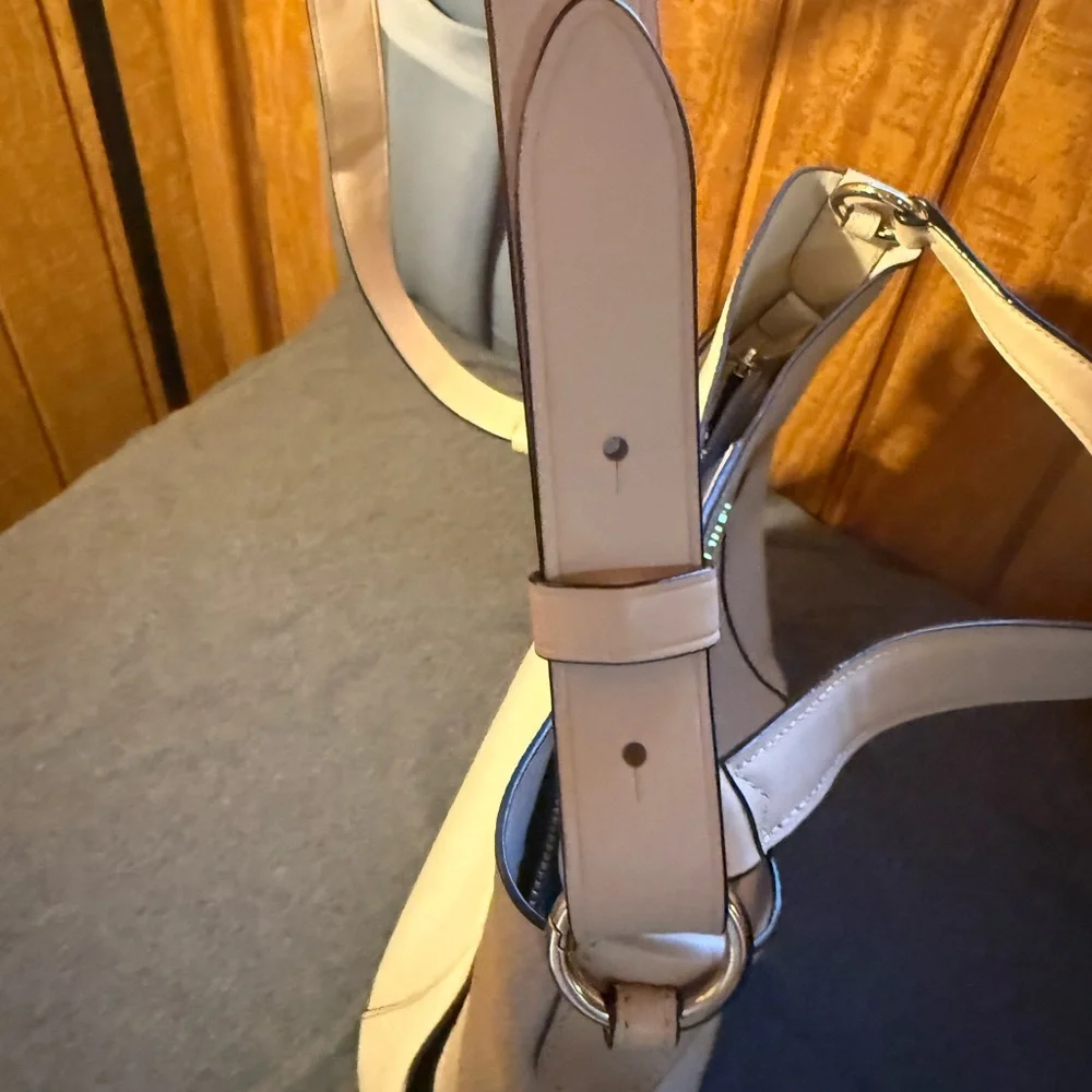 Michael Kors Cream Shoulder Bag - Picture 5 of 11
